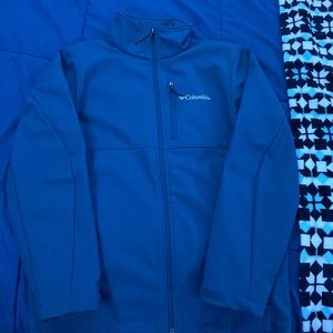 Mens small Columbia hard shell outerwear